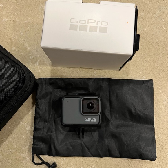 GoPro Hero 7 Silver Bundle (Never Used) - Picture 5 of 8
